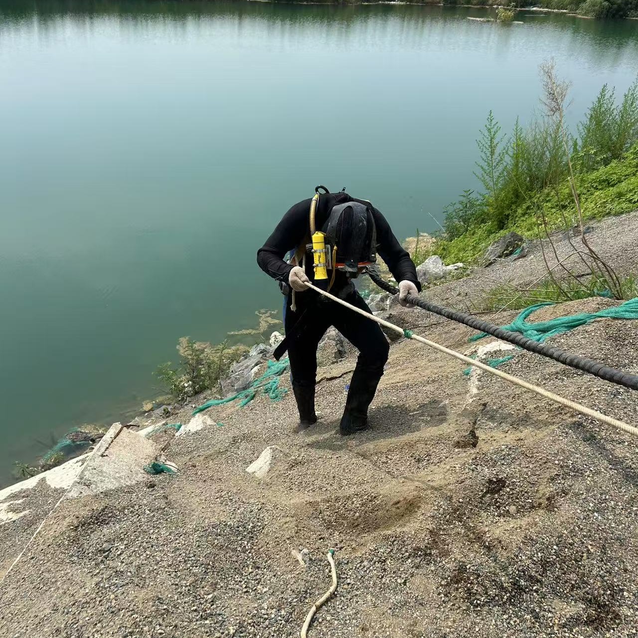 水下清理实力雄厚
