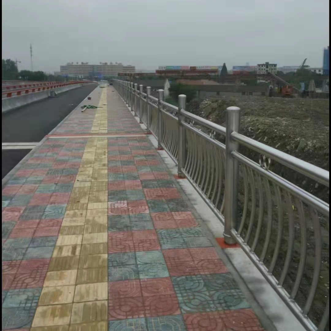 道路防撞护栏生产基地