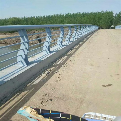 道路铁艺护栏多少钱一米